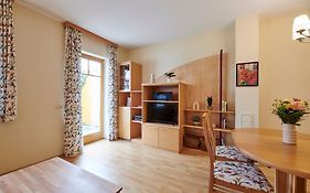 DAS BURGENNEST mit Garten&Kindertherme-Bademantelgang, Smart-TV, Fast WIFI